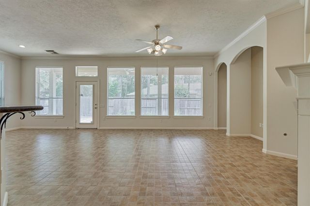 118 Robindale Circle, The Woodlands, TX 77384