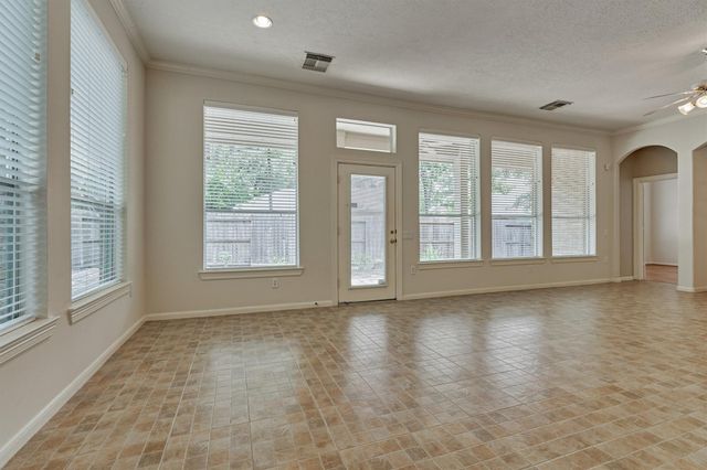 118 Robindale Circle, The Woodlands, TX 77384