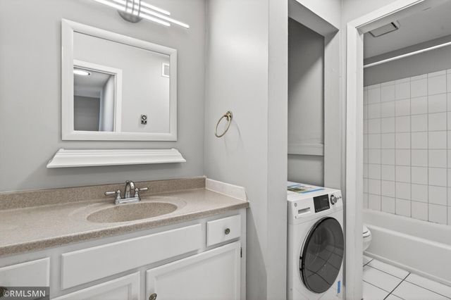 400 Shelard Parkway 203, Saint Louis Park, MN 55426