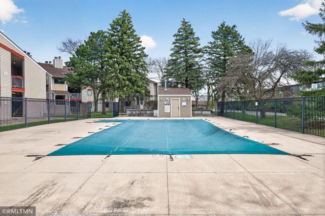 400 Shelard Parkway 203, Saint Louis Park, MN 55426