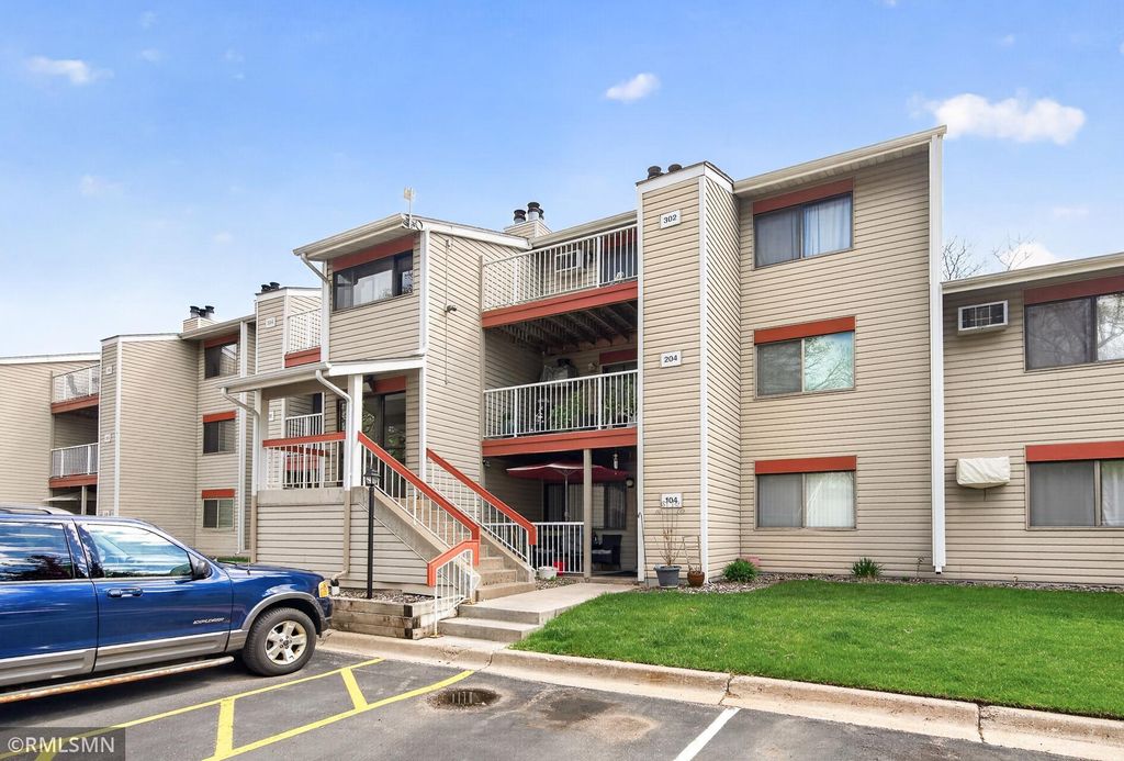 400 Shelard Parkway 203, Saint Louis Park, MN 55426