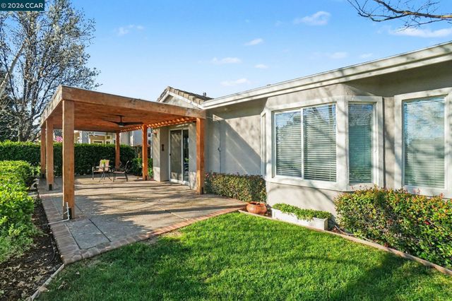 208 Summerset Dr, Brentwood, CA 94513