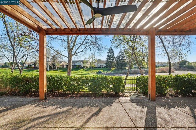 208 Summerset Dr, Brentwood, CA 94513