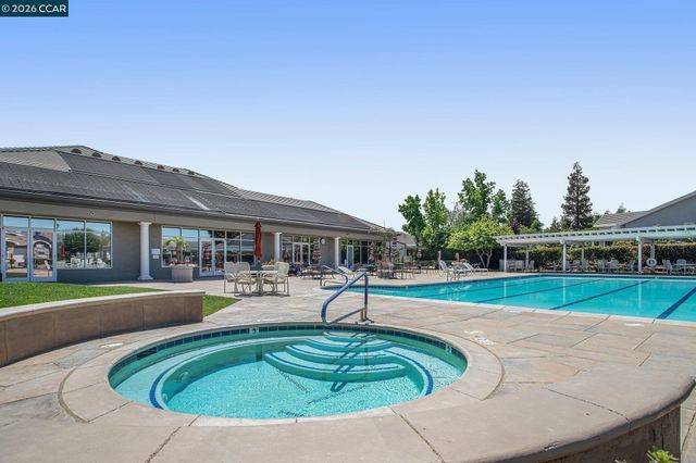 208 Summerset Dr, Brentwood, CA 94513