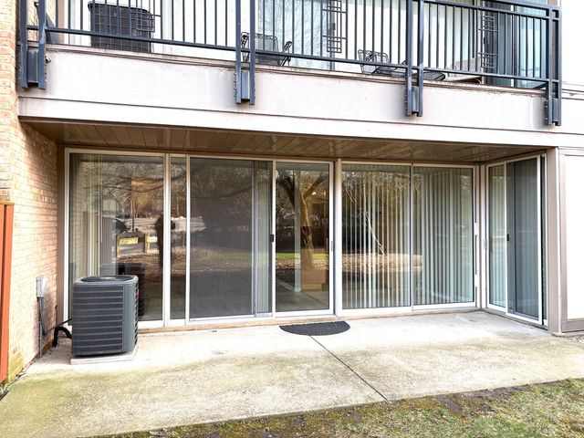 6010 Oakwood Drive 1H, Lisle, IL 60532