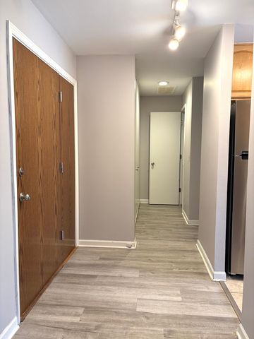 6010 Oakwood Drive 1H, Lisle, IL 60532