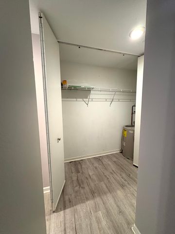 6010 Oakwood Drive 1H, Lisle, IL 60532