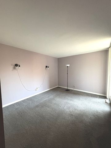 6010 Oakwood Drive 1H, Lisle, IL 60532