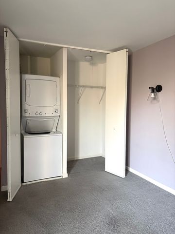 6010 Oakwood Drive 1H, Lisle, IL 60532