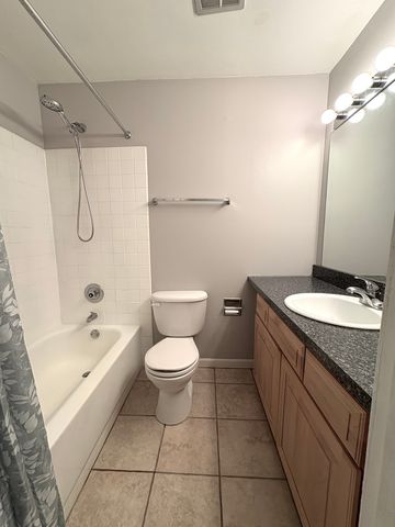 6010 Oakwood Drive 1H, Lisle, IL 60532