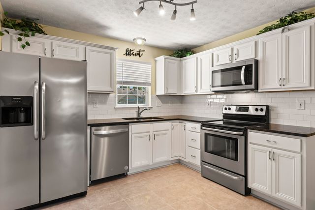 112 Bridgeway Court, Nicholasville, KY 40356
