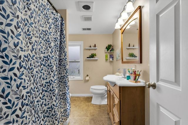 674 Montello St, Brockton, MA 02301
