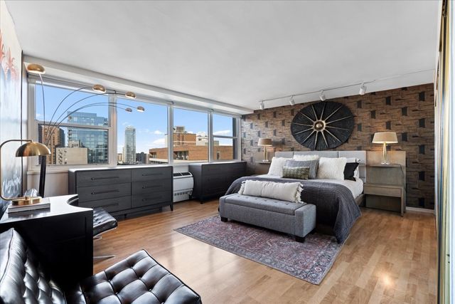 1150 N Lake Shore Drive 19A, Chicago, IL 60611