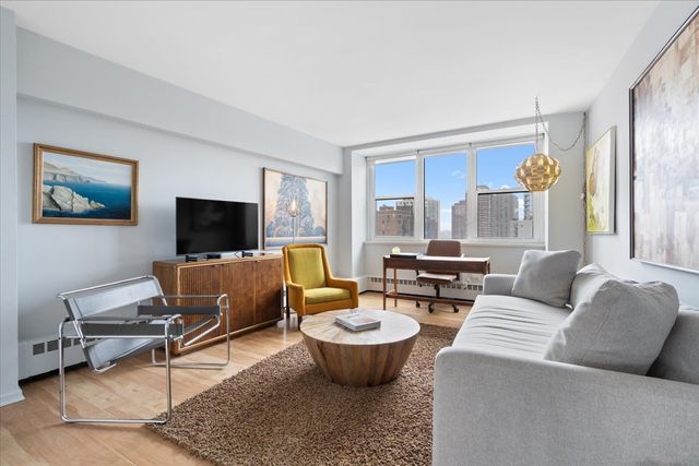 1150 N Lake Shore Drive 19A, Chicago, IL 60611