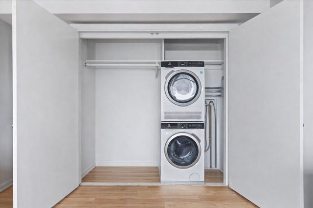 1150 N Lake Shore Drive 19A, Chicago, IL 60611