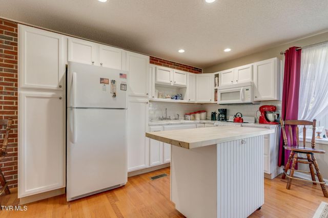 742 Liberty Church Road, Kingsport, TN 37663