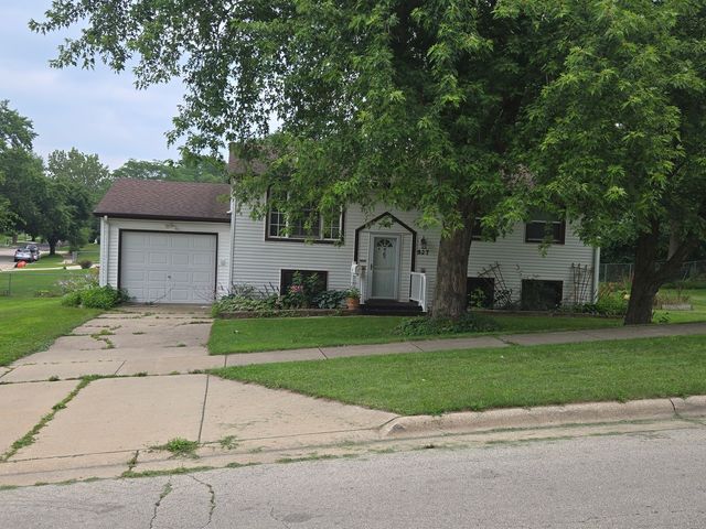 927 N Day Avenue, Rockford, IL 61101