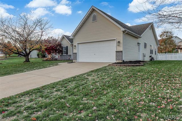 3409 Daybreak Lane, St Charles, MO 63303