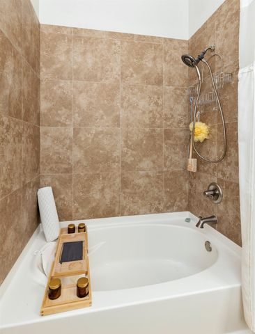 645 65th Place 163, West Des Moines, IA 50266