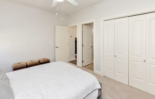 645 65th Place 163, West Des Moines, IA 50266