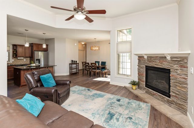 645 65th Place 163, West Des Moines, IA 50266