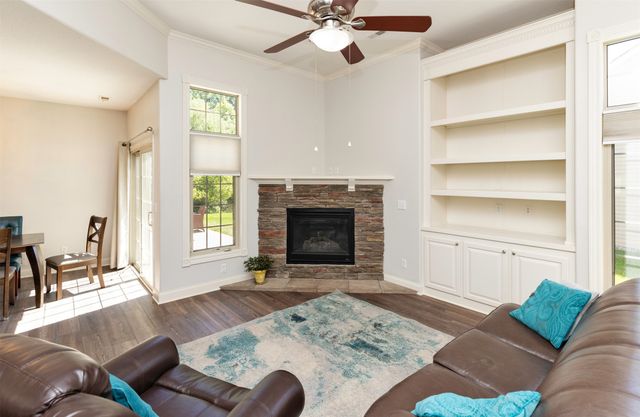 645 65th Place 163, West Des Moines, IA 50266