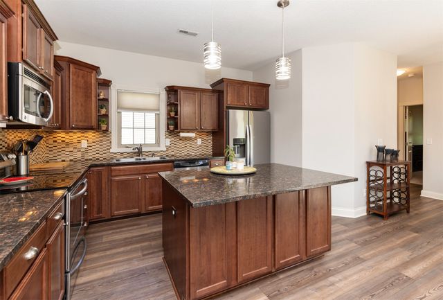 645 65th Place 163, West Des Moines, IA 50266