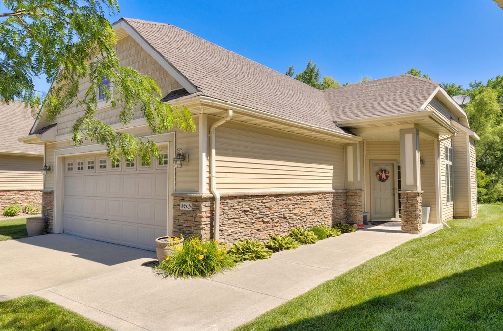 645 65th Place 163, West Des Moines, IA 50266