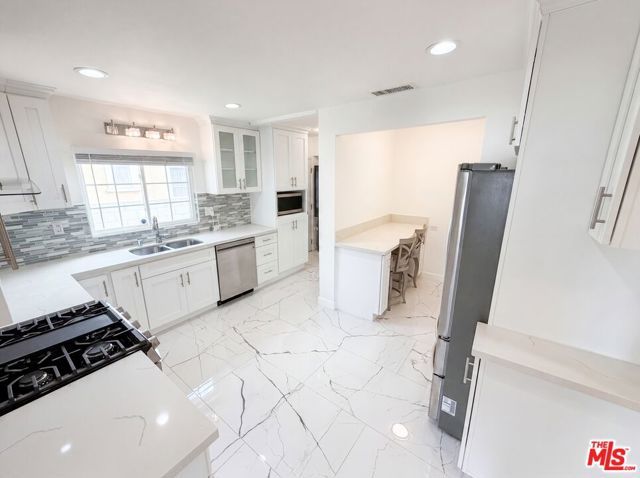 6303 Eileen Avenue, Los Angeles, CA 90043