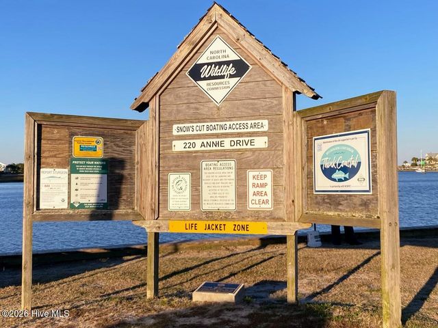 300 Spencer Farlow Drive A, Carolina Beach, NC 28428