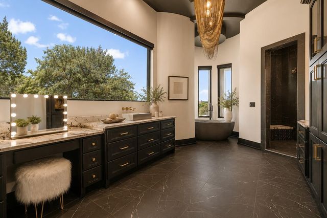 19204 Secretariat PL, Spicewood, TX 78669