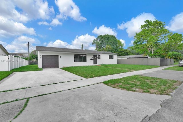 2225 NW 195th St, Miami Gardens, FL 33056