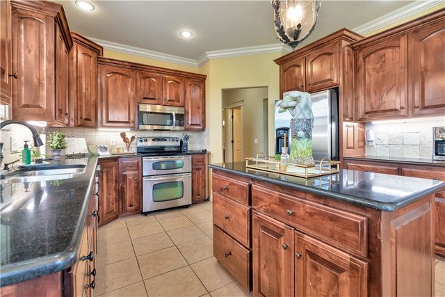 1415 Ardemagni Road, Tontitown, AR 72762