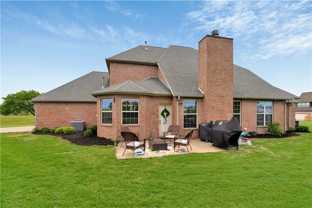 1415 Ardemagni Road, Tontitown, AR 72762