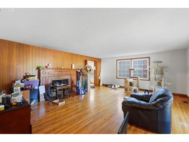3928 9TH Ct, Salem, OR 97302