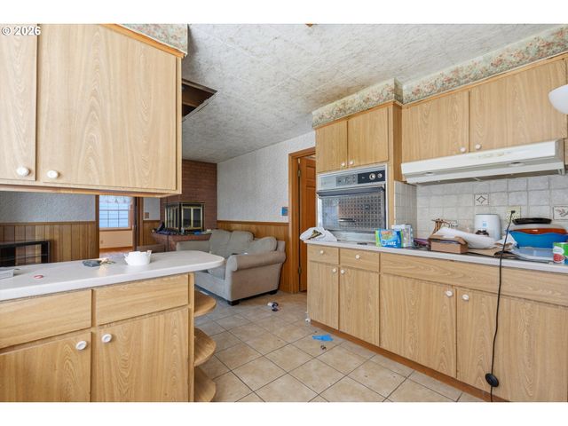 3928 9TH Ct, Salem, OR 97302