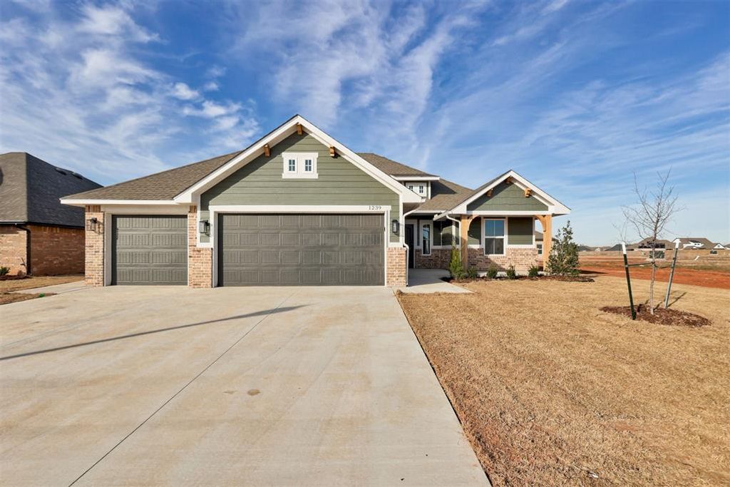 Image 1 of property listing at 1239 Copper Ridge Circle, Piedmont, OK 73078