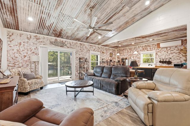 132 King George Rd, Scroggins, TX 75480