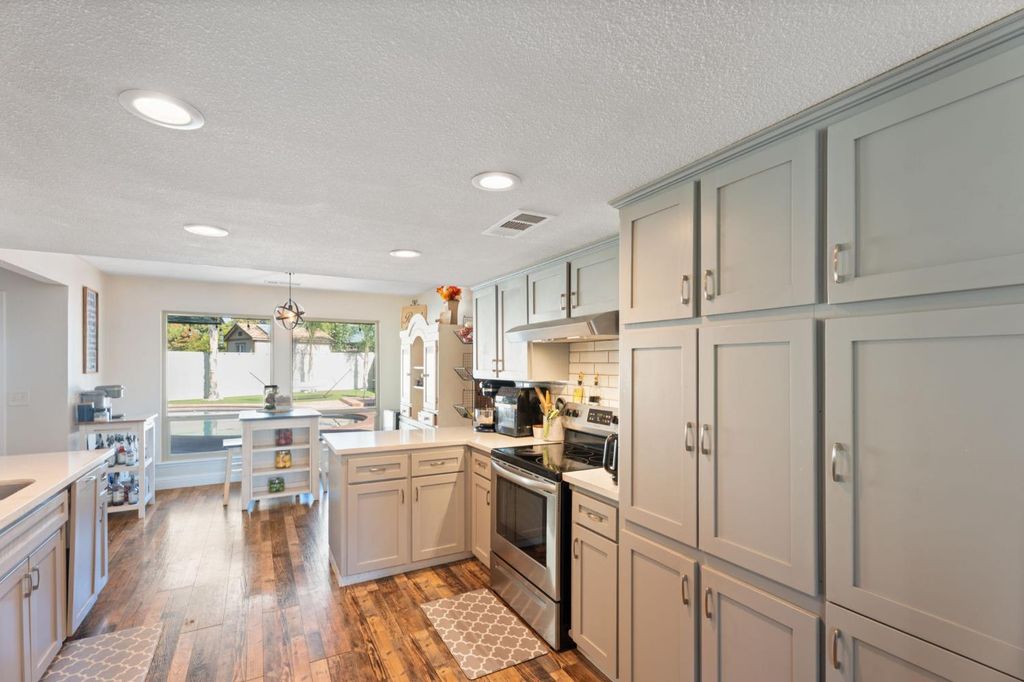 Image 11 of property listing at 2778 W Robinwood Lane, Fresno, CA 93711