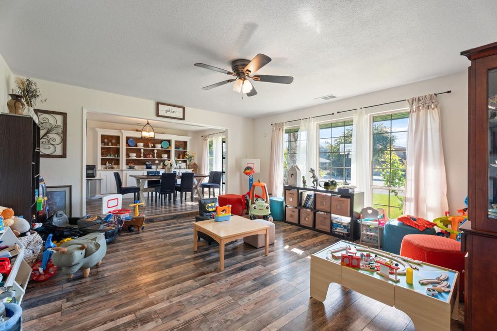 Image 17 of property listing at 2778 W Robinwood Lane, Fresno, CA 93711