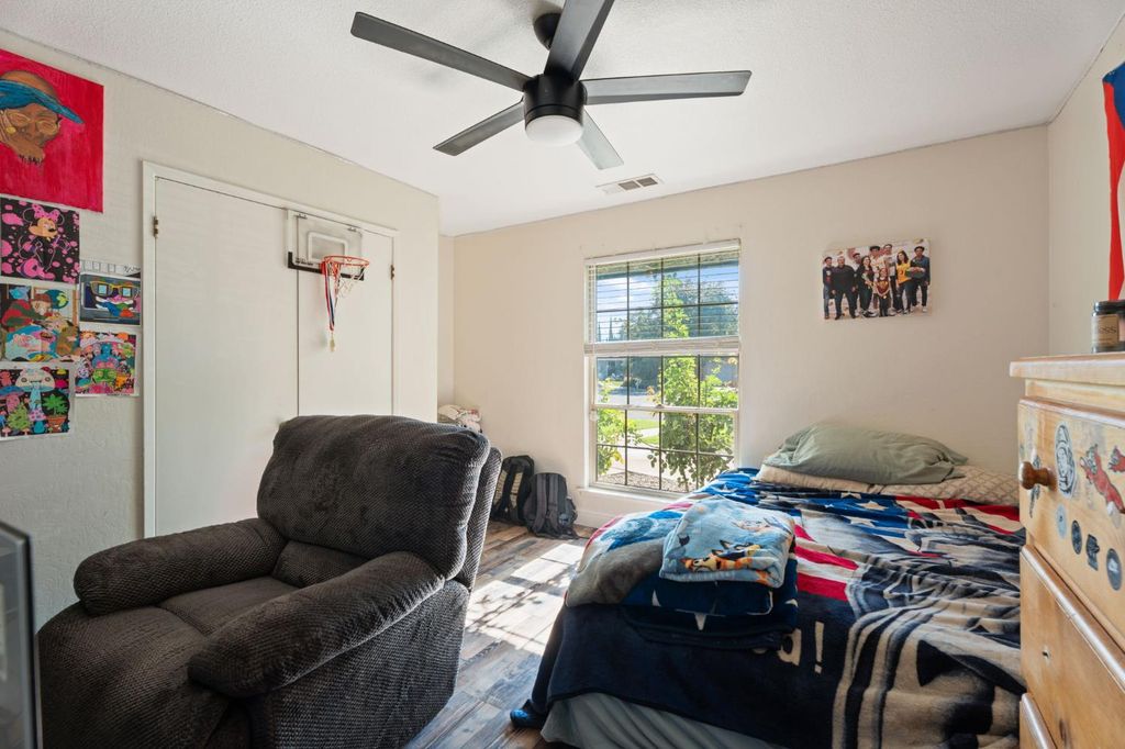 Image 20 of property listing at 2778 W Robinwood Lane, Fresno, CA 93711