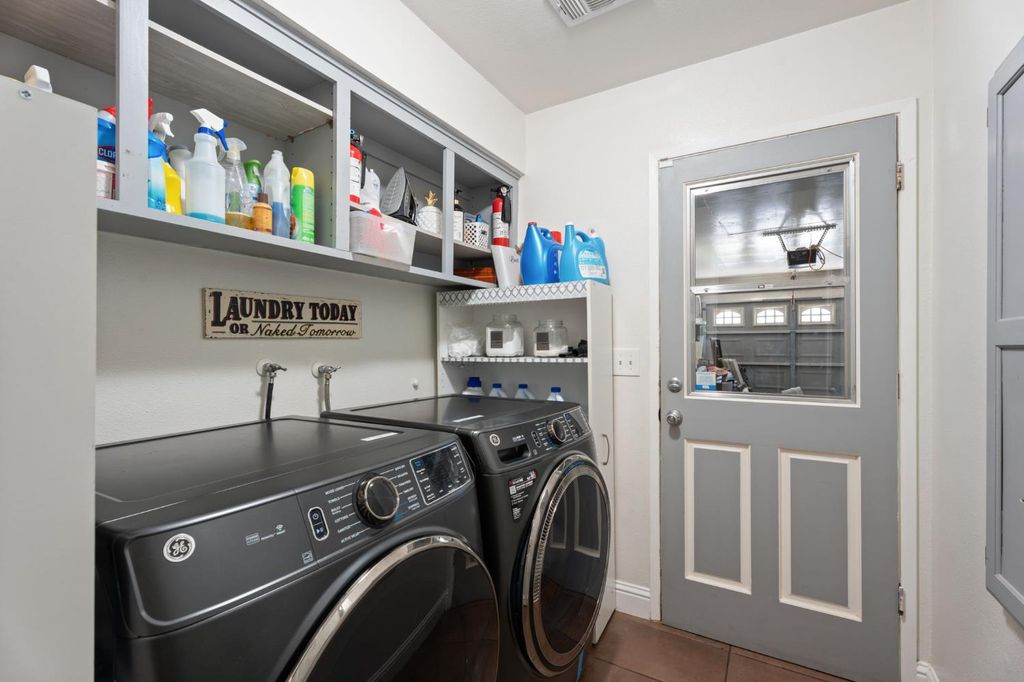 Image 21 of property listing at 2778 W Robinwood Lane, Fresno, CA 93711