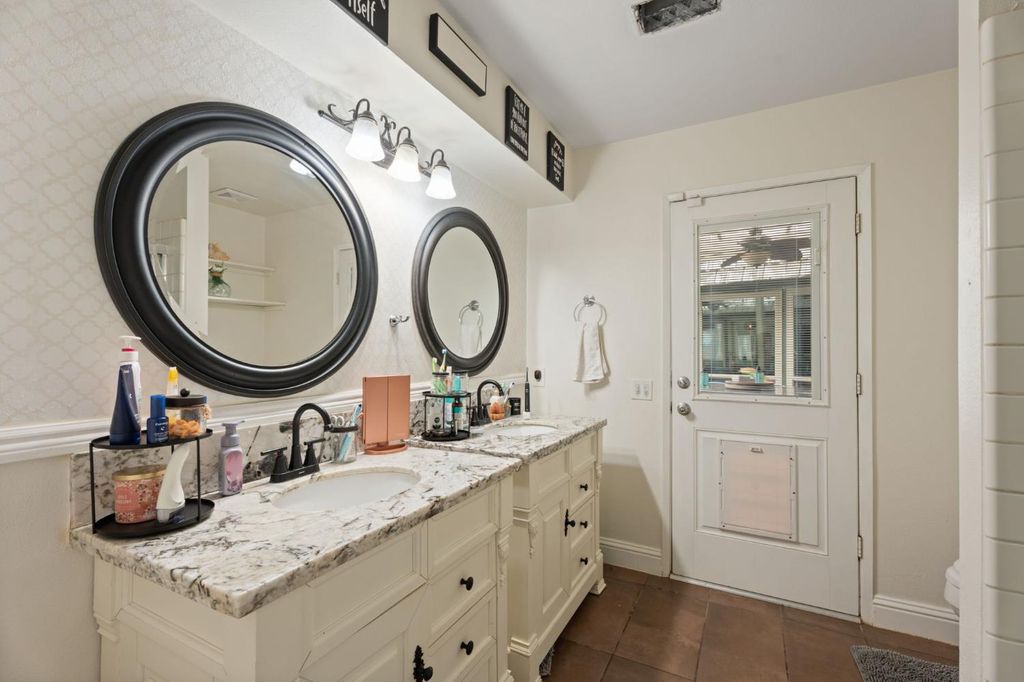 Image 25 of property listing at 2778 W Robinwood Lane, Fresno, CA 93711