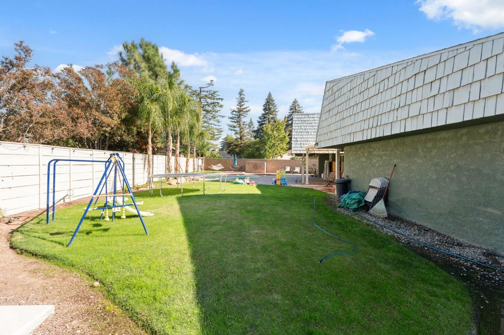 Image 32 of property listing at 2778 W Robinwood Lane, Fresno, CA 93711