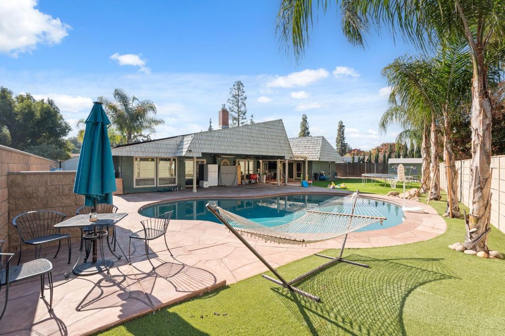 Image 34 of property listing at 2778 W Robinwood Lane, Fresno, CA 93711