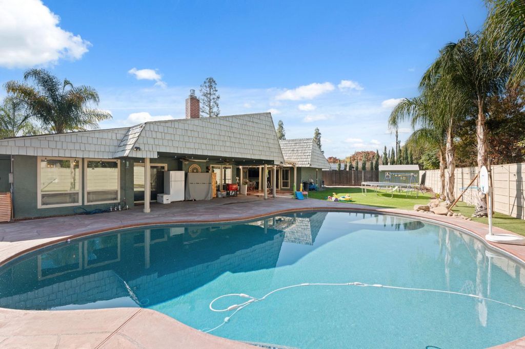 Image 35 of property listing at 2778 W Robinwood Lane, Fresno, CA 93711
