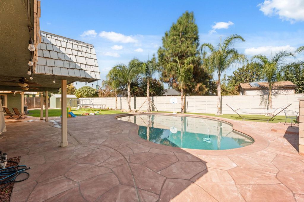 Image 37 of property listing at 2778 W Robinwood Lane, Fresno, CA 93711