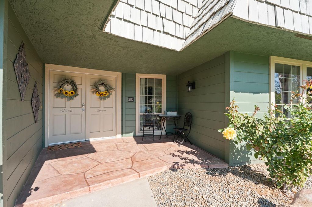 Image 4 of property listing at 2778 W Robinwood Lane, Fresno, CA 93711