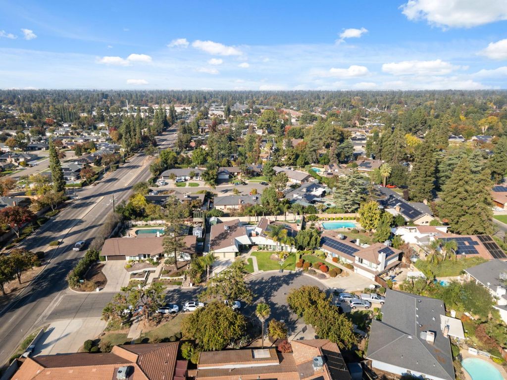 Image 44 of property listing at 2778 W Robinwood Lane, Fresno, CA 93711