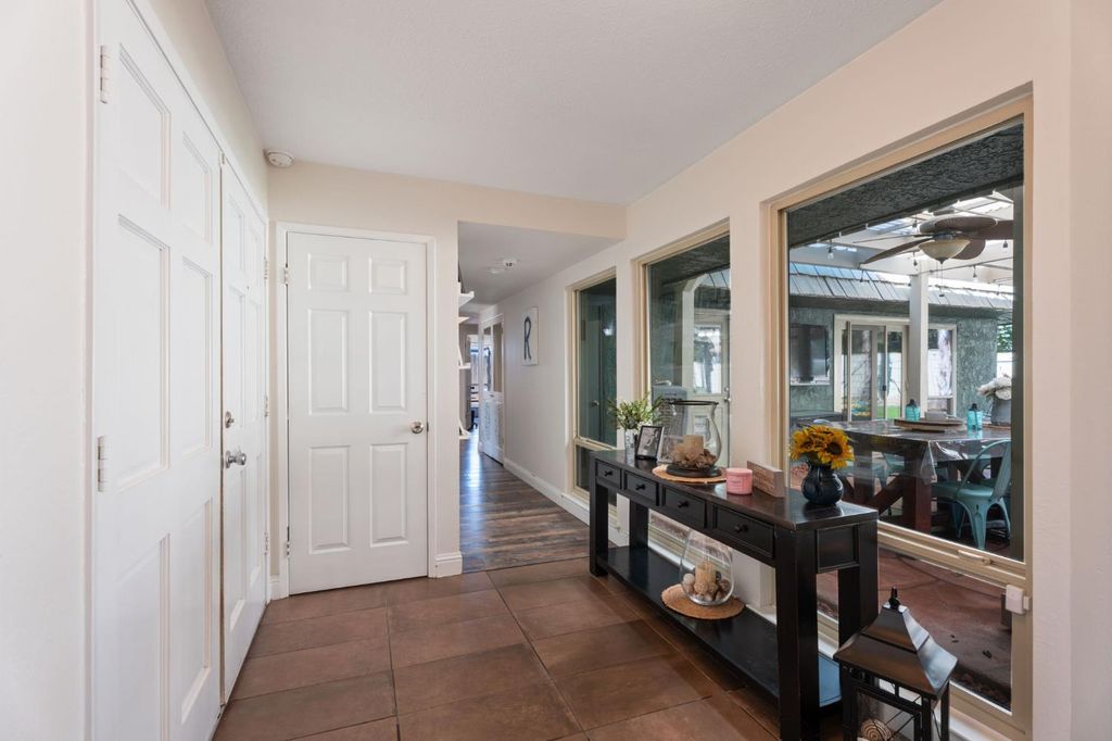 Image 5 of property listing at 2778 W Robinwood Lane, Fresno, CA 93711
